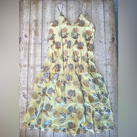Delfi Collective Silk Shimmer Floral Drop Waist Midi Dress Yellow Medium - Picture 4 of 11